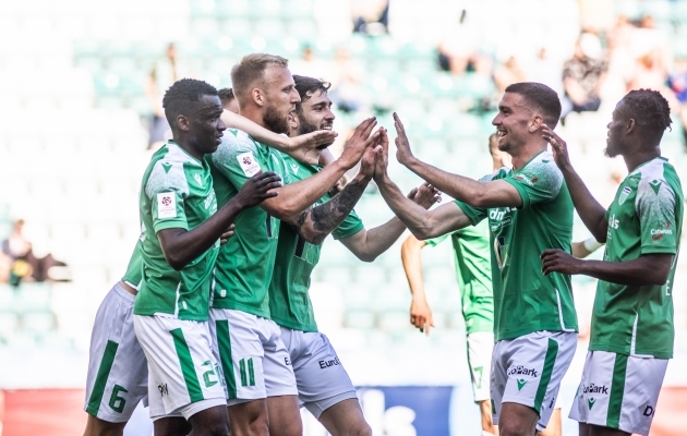 Levadia l&auml;heb koondisepausile Flora kandadel. Foto: Brit Maria Tael