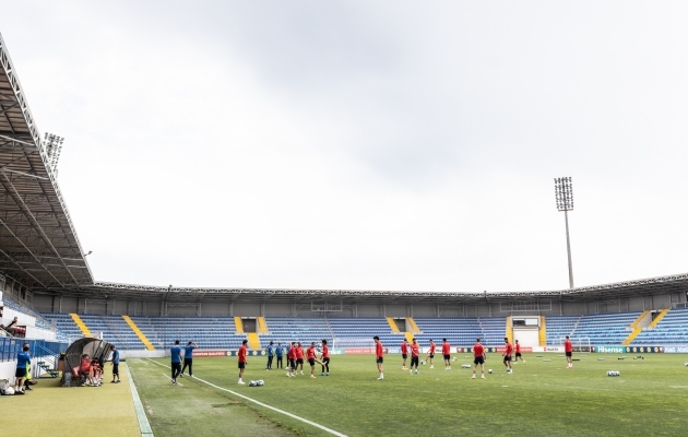 Galerii: Aserbaidžaan võõrustab Eestit ühekorruseliste tribüünidega areenil