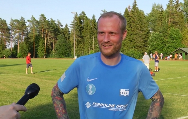 Heiko Tamm kostitas hiidlasi kübaratrikiga. Foto: ekraanitõmmis Soccernet.ee otseülekandest