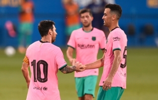 Messi igipõline turvamees Busquets tõmbab samuti selga Miami roosa särgi