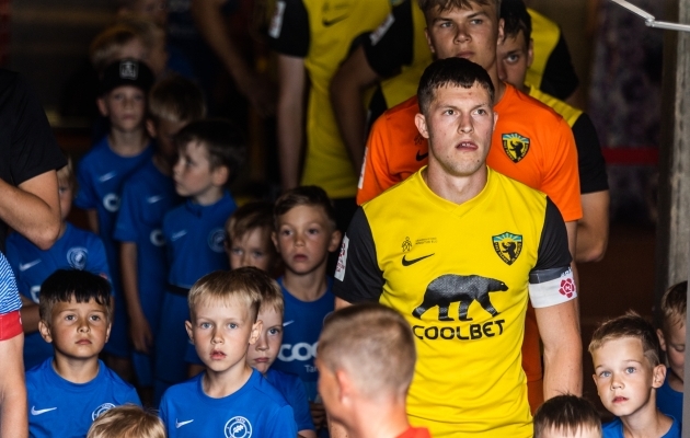 Magnus Villota puudumisel kandis Uku K&otilde;rre ka Vapruse kaptenipaela. Foto: Brit Maria Tael