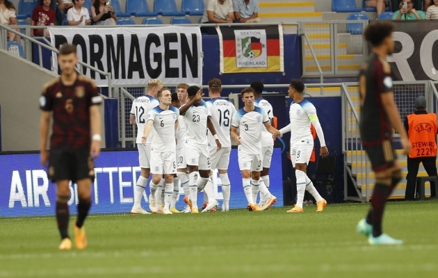 Inglismaa noormehed alistasid viimases grupimängus 2:0 Saksamaa, mistõttu lõpetas valitsev meister algfaasi ühe punktiga. Foto: Scanpix / Imago / Beautiful Sports / Meusel