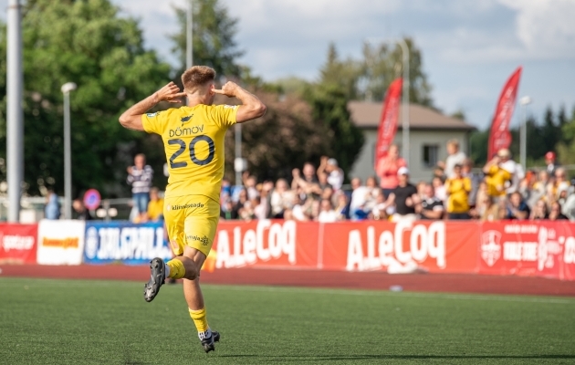 Pavel D&otilde;mov ei hoidnud end tagasi. Foto: Liisi Troska / jalgpall.ee