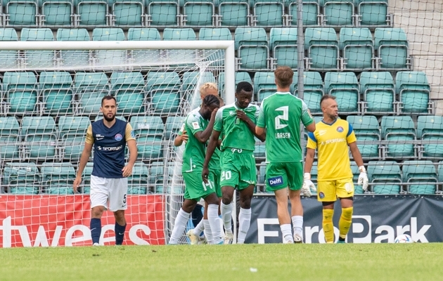 Mollo (number 20) l&otilde;i Transile kaks v&auml;ravat. Foto: Liisi Troska / Jalgpall.ee