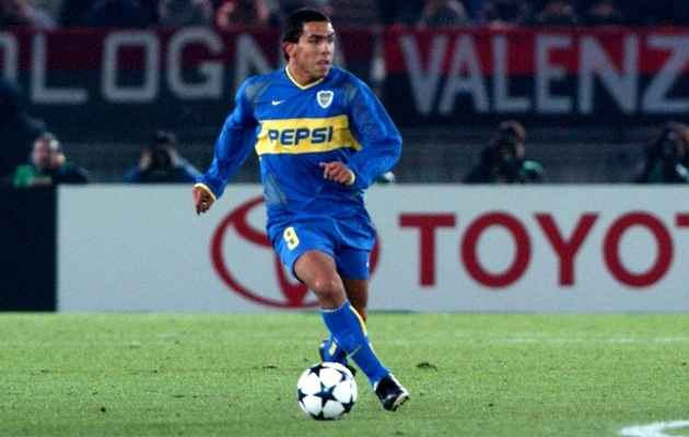 Carlos Tevez 2003. aastal m&auml;ngimas Boca Juniorsi eest AC Milani vastu. Foto: Scanpix / Imago / Buzzi