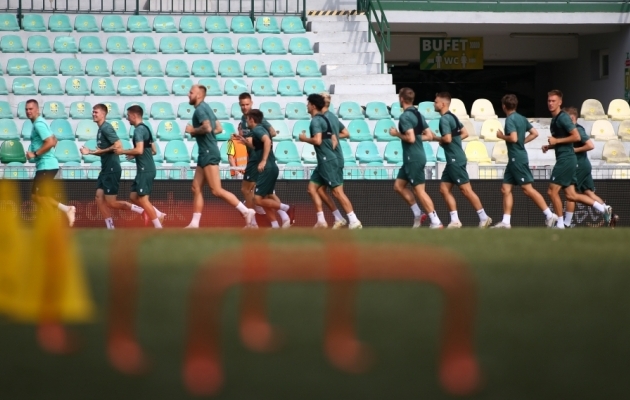 FCI Levadia m&auml;ngijad m&auml;ngueelsel treeningul Žilinas. Foto: M&Scaron;K Žilina