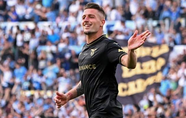 Sergej Milinkovic-Savic t&otilde;mbab v&otilde;istluss&auml;rgi selga Saudi Araabias. Foto: Scanpix / Alberto Lingria / Reuters