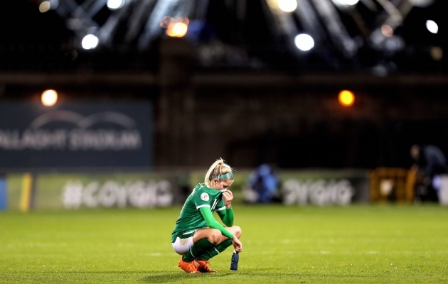 Iirimaa koondise poolkaitsja Denise O'Sullivan viidi treeningmängu järel haiglasse. Foto: Scanpix / Laszlo Geczo / imago images