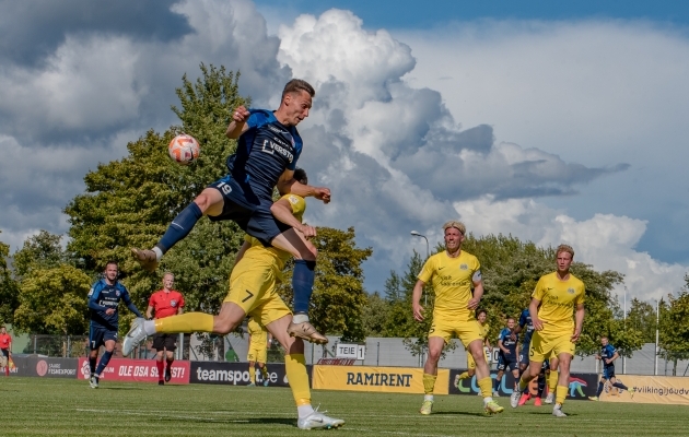 Paide kerkis Kuressaarest veenvalt k&otilde;rgemale. Foto: Allan Mehik