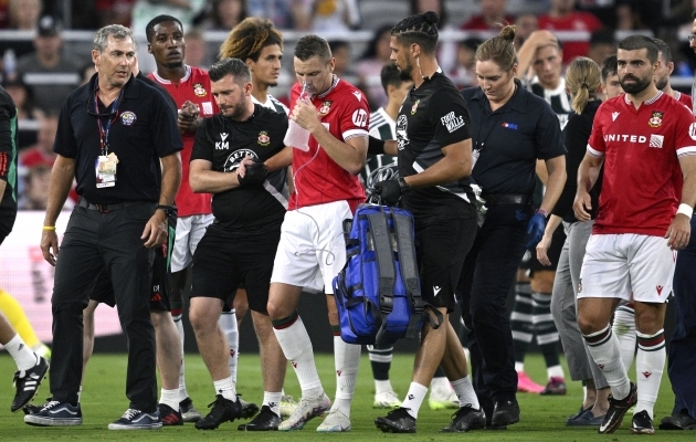 Manchester United kaotas League Two klubile, vigastas vastase talismani ja ajas treeneri vihaseks