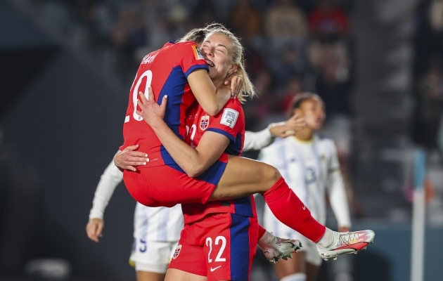 Sophie Haug (number 22) säras kübaratrikiga ja Norra lõpetas alagrupiturniiri 6:0 võiduga, mis andis edasipääsu kaheksandikfinaali. Foto: Scanpix / Rafaela Pontes / AP Photo