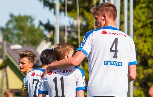 Lühikeste jalgpallurite elu pole ikka lihtne