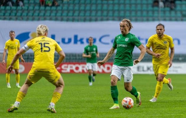 Rauno Alliku (paremal) tegi vahetusest sekkudes kena partii. Foto: Katariina Peetson / jalgpall.ee