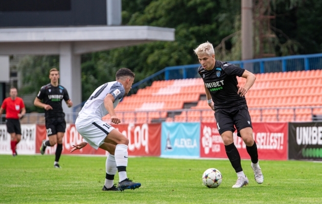 Tristan Toomas Teev&auml;li (mustas s&auml;rgis) arvab, et varem v&otilde;i hiljem tuleb see koduv&otilde;it kalevlastele. Foto: Liisi Troska / jalgpall.ee