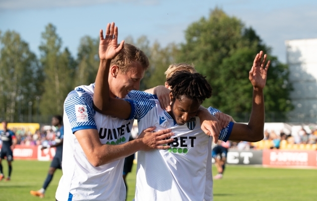 Foday Trawally n&otilde;elas Paidet, aga Kalev ei suutnud eduseisu p&uuml;sima j&auml;tta. Foto: Liisi Troska / jalgpall.ee