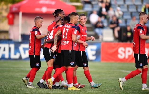 Trans r&otilde;&otilde;mustas kodupublikut t&auml;htsa v&otilde;iduga. Foto: Sergei Stepanov