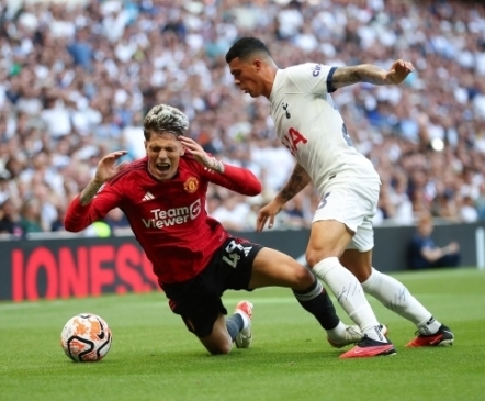 Manchester Unitedilt nõuti karmavõlg sisse, Liverpool ronis enda kaevatud aukudest välja