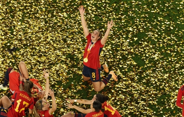 Esimest korda maailmameistriks kroonitud Hispaania lõhkus jadu ja lõi uusi mustreid. Foto: Scanpix / David Gray / AFP