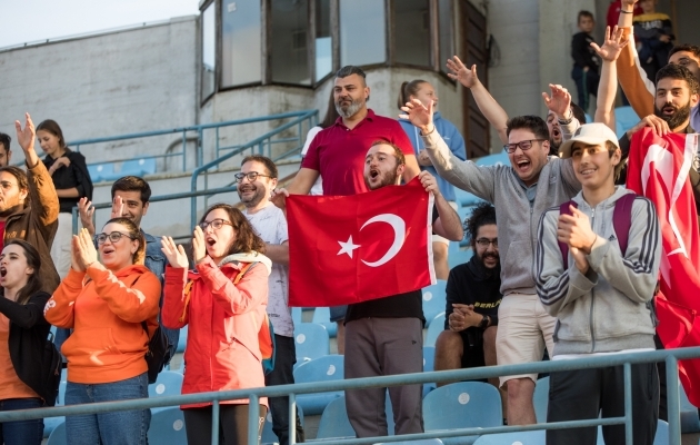 Galatasaray fännid mõistavad meistritiitlit tähistada