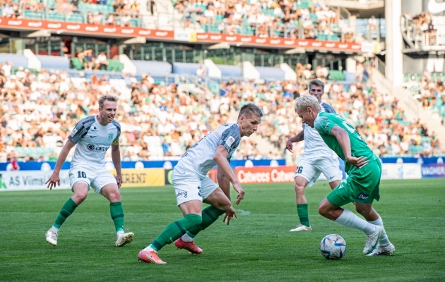 Levadia ja Flora on harjunud madistama Lillek&uuml;las. Septembri hakul tuleb neil parema selgitamiseks sammuda aga Kadrioru murule. Foto: Liisi Troska / jalgpall.ee