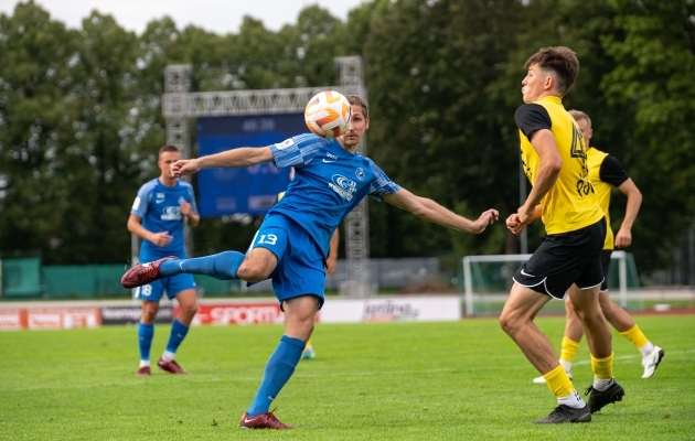 Reio Laabus ei j&auml;&auml;nud v&auml;ravateta viigiga rahule. Foto: Liisi Troska / jalgpall.ee