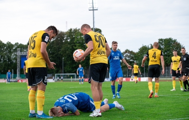 Tammeka ja Vaprus j&auml;tsid omavahelises m&auml;ngus v&auml;ravad l&ouml;&ouml;mata. Foto: Liisi Troska / jalgpall.ee