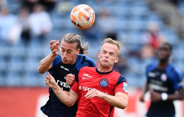 Tristan Koskor (paremal) pidi enneaegselt m&auml;ngust lahkuma. Foto: Sergei Stepanov