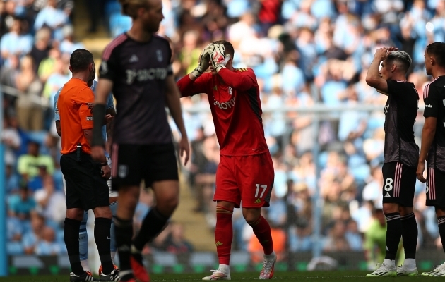 Fulhami kindamees Bernd Leno ei suutnud uskuda kohtuniku otsust, mis kinkis Manchester Cityle esimese poolaja &uuml;leminutitel eduseisu. Foto: Scanpix / Adam Vaughan / EPA