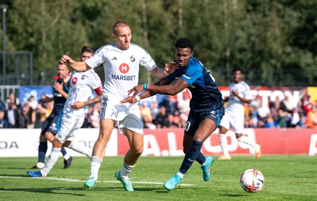 Bubacarr Tambedou (paremal) on üks trumpidest, mis soosivad Paidet pronksiheitluses. Foto: Liisi Troska / Jalgpall.ee