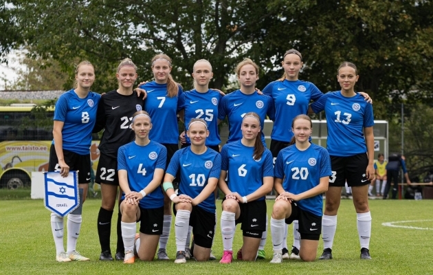 Eesti neidude U17 koondis enne kohtumist Iisraeliga. Foto: Katariina Peetson / jalgpall.ee