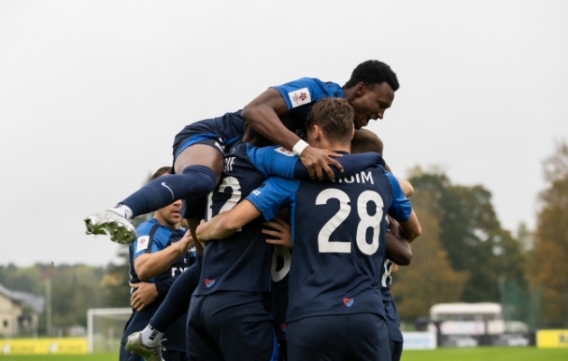 Paide t&otilde;mbas Vapruse pronksirongile pidurit. Foto: Katariina Peetson / jalgpall.ee