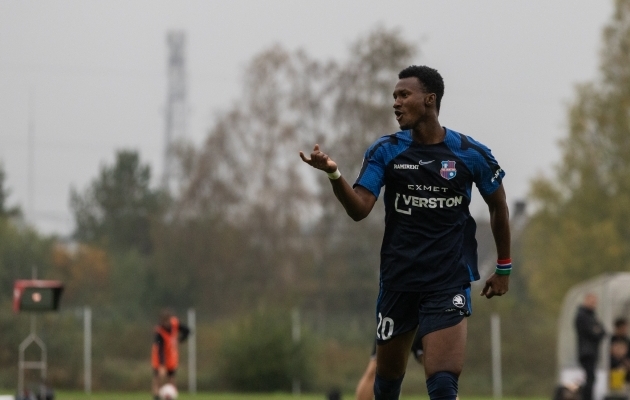 Bubacarr Tambedou l&otilde;i eelmisel hooajal Paide s&auml;rgis kaheksa v&auml;ravat, t&auml;navu on tal kirjas &uuml;ks tabamus. Foto: Katariina Peetson / Jalgpall.ee