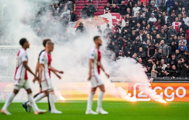 Amsterdami Ajaxi ja Rotterdami Feyenoordi mäng katkestati vandaalide pärast. Foto: Scanpix / Tom Bode / imago images