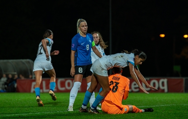 Kahes kohtumises kaptenikohustusi kandnud Kairi Himanen on Eesti üks parimaid õhuvõitlejaid. Neid on vaja juurde! Foto: Liisi Troska / jalgpall.ee