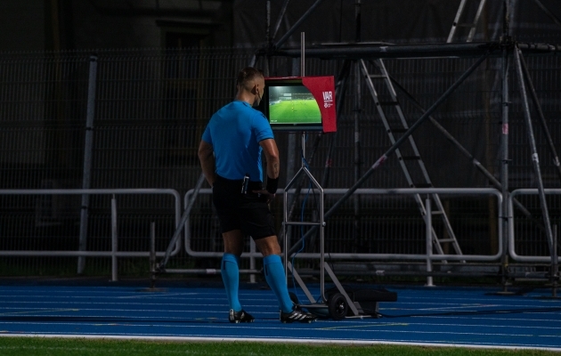 Joonas Jaanovits kutsuti teisel poolajal kolm korda ekraani vaatama. Foto: Liisi Troska / jalgpall.ee