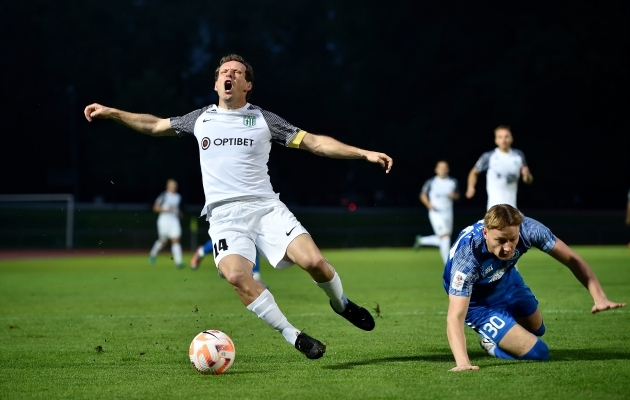 Konstantin Vassiljev teenis &uuml;likiire penalti, aga l&otilde;puks see t&uuml;histati. Foto: Imre P&uuml;hvel