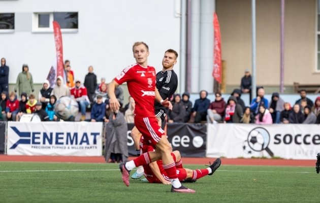 Vahetusest sekkunud Alex Matthias Tamm t&otilde;i m&auml;ngu muutust, ent mitte v&auml;rava n&auml;ol. Foto: Katariina Peetson / jalgpall.ee