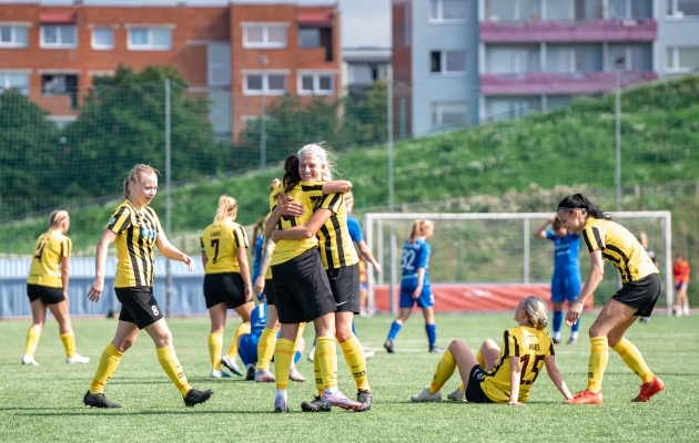 Tabasalu ja Põlva Lootos mängisid liigamängu ajal, mil peeti naiste MM-i finaal. Foto: Liisi Troska / jalgpall.ee