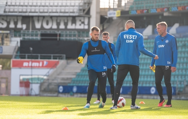 Kas eelmist mängu tribüünilt vaadanud Alex Matthias Tamm (vasakul) ja Joonas Tamm (paremal) kuuluvad sel korral koosseisu? Foto: Liisi Troska / Jalgpall.ee