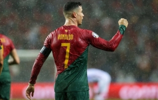 Portugal ja Ronaldo klohmisid Bosniat, Holland ja Slovakkia said üliolulised võidud