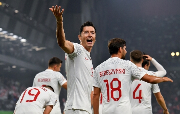 V&otilde;imalus, et Robert Lewandowski ja kaaslased peavad hakkama EM-pileti p&auml;rast Eestiga madistama, on kaunis arvestatav. Foto: Scanpix / EPA / Andrzej Lange