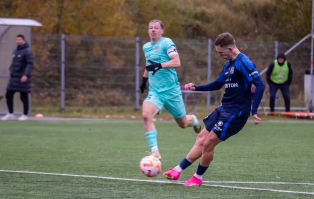 Paide sai Kuressaare &uuml;le napi v&otilde;idu ja edestab neli vooru enne hooaja l&otilde;ppu kolmanda koha heitluses l&auml;himaid j&auml;litajaid viie punktiga. Foto: Ants Leppoja / J&auml;rvamaa Eesti S&uuml;damaa