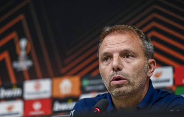 Hooaega kohutavalt alustanud Ajax vallandas peatreeneri