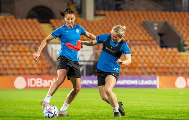 Kristina Bannikova ja Emma Treiberg. Foto: Liisi Troska / jalgpall.ee