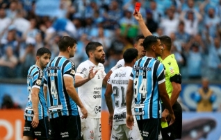 Pahandus Brasiilias: Corinthiansi mänedžer proovis VAR-ruumi sisse marssida