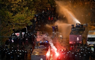 Ukse taha jäetud fännid korraldasid Sofias staadioni ümber kaose