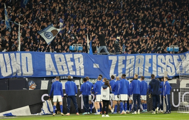 Schalke fännid lõhkusid klaasseina ja tekitasid suure pahanduse. Foto: Scanpix / IMAGO / Pakusch