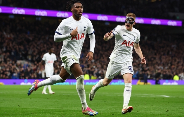 Tottenhami eest debüütvärava löönud äärekaitsja pikendas klubiga lepingut