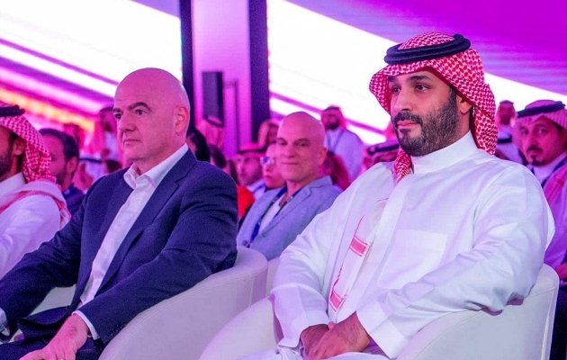 FIFA president Gianni Infantino (vasakul) ja Saudi Araabia kroonprints Mohammed bin Salman. Foto: Scanpix / Handout by Reuters