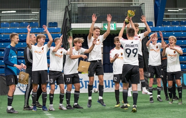 Noormeeste U16 vanuseklassi aastalõputurniiri meistriks krooniti Nõmme United Must. Foto: Jalgpall.ee